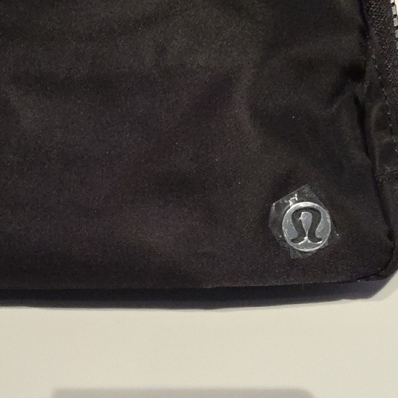 Lululemon Black Everywhere Belt Bag NWT - Picture 5 of 14